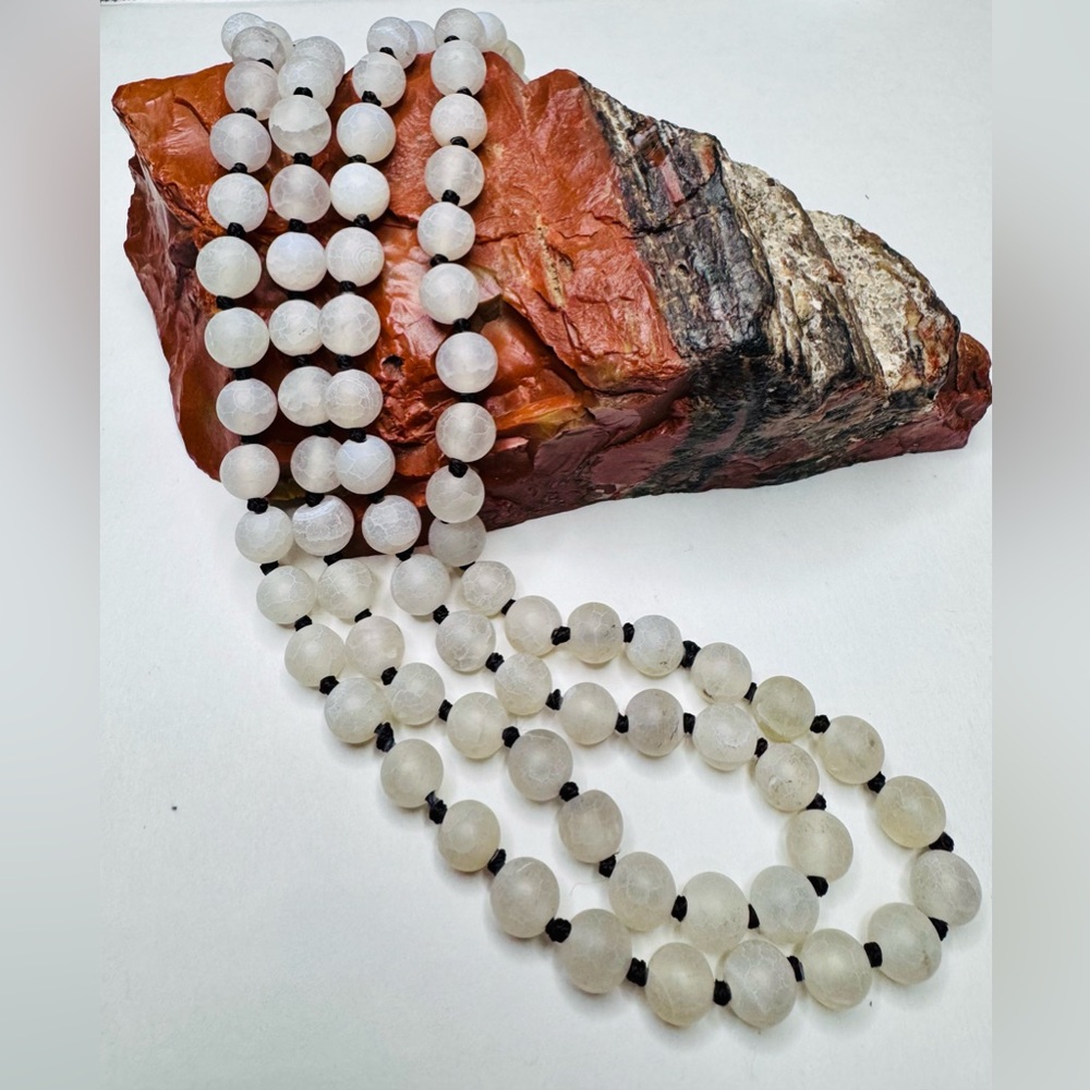 Vintage Frosted Crackle Chalcedony Beaded Necklace 34” UV Reactive 8 mm/66 Grams